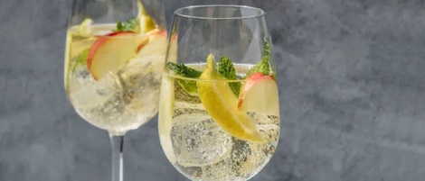 Aprenda a fazer drinks com vinho branco